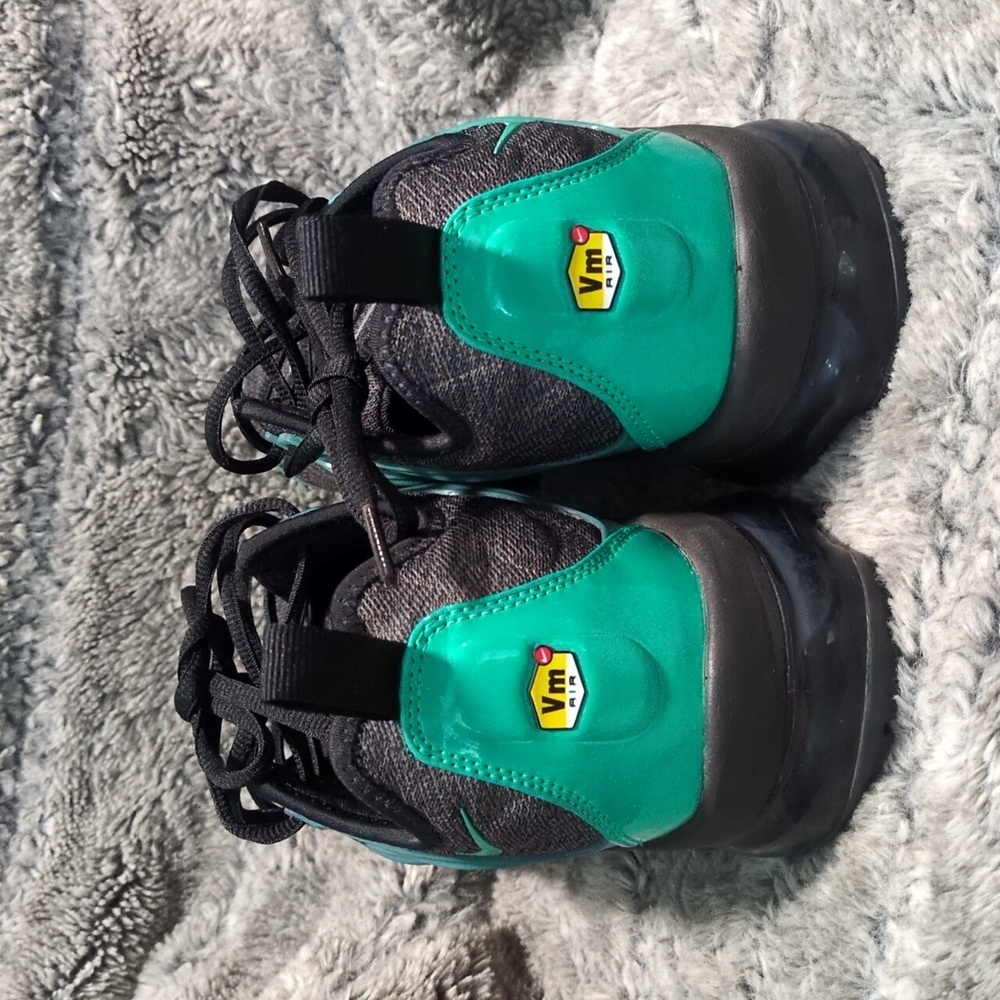 Nike VaporMax Plus Black and Teal Sneakers Men's sz 9.5 - Picture 4 of 6